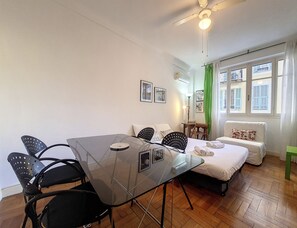 Iron/ironing board, WiFi