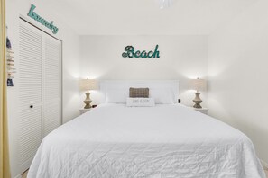 1 slaapkamer, een strijkplank/strijkijzer, gratis wifi, beddengoed