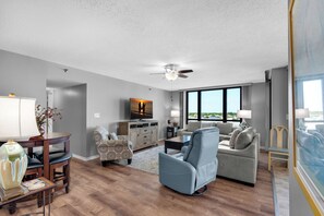 Smart TV - ⭐Easy Beach Access-Partial Gulf Views-Pool & Tennis-3BR Enclave 605A⭐ (Destin)