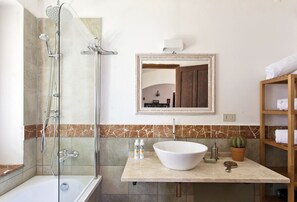 Villa | Bathroom | Shower, hair dryer, bidet, towels - Villa La Fenice by Wonderful Italy (Castellammare del Golfo)
