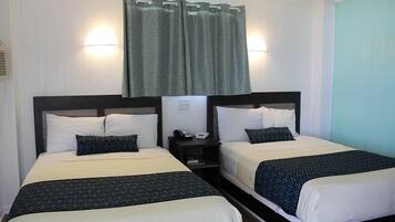 Standard Handicap-Accessible | Cofres nos quartos, cortinas blackout, ferros/tábuas de passar roupa