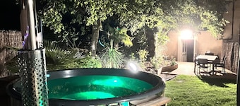 Maison Bohème Avec Bain Nordique. Vélo et Table de Ping-pong. Animaux Bienvenus