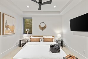 4 bedrooms, iron/ironing board, WiFi, bed sheets