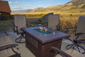 Terrace/patio - Yellowstone Lodge w/ Game Room & Panoramic Views (Pray)