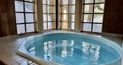 Cozy Ski-in Ski-out Snowbird Townhouse