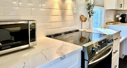 Renovated Gem Near Cantine Field, HITS & Hunter