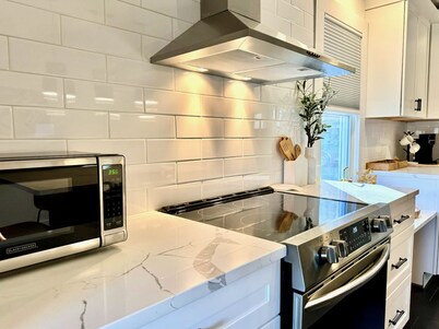 Renovated Gem Near Cantine Field, HITS & Hunter