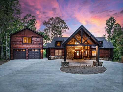 Holiday Retreat | 5 Kings, Heated Pool, Hot Tub, Playground & Views