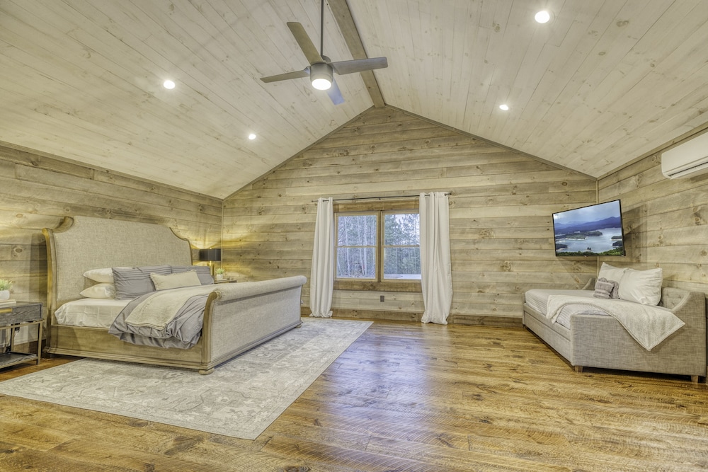 5kings, hot tub, HEATED pool, EV chrgr!! Mineral Bluff Vrbo