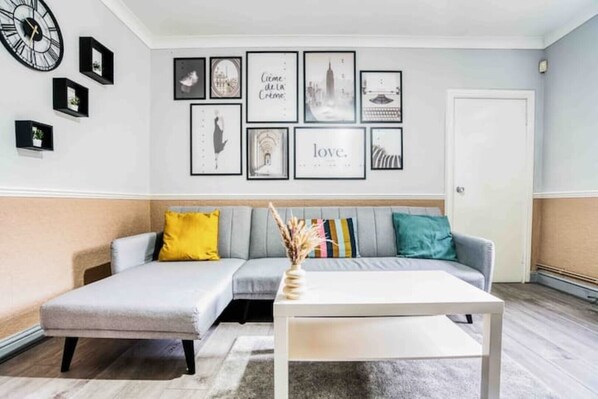 Living area - Luxury 3-bed with Free Parking (Birmingham)