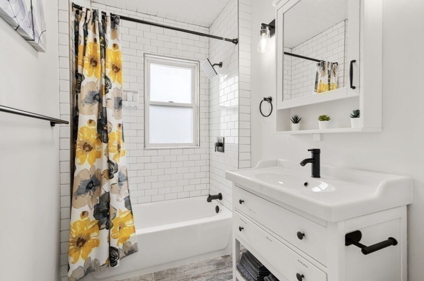 Hårføner, håndklær, såpe og sjampo