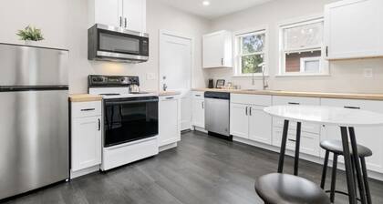 Bright and Airy newly renovated, 2 bedroom apartment with office!