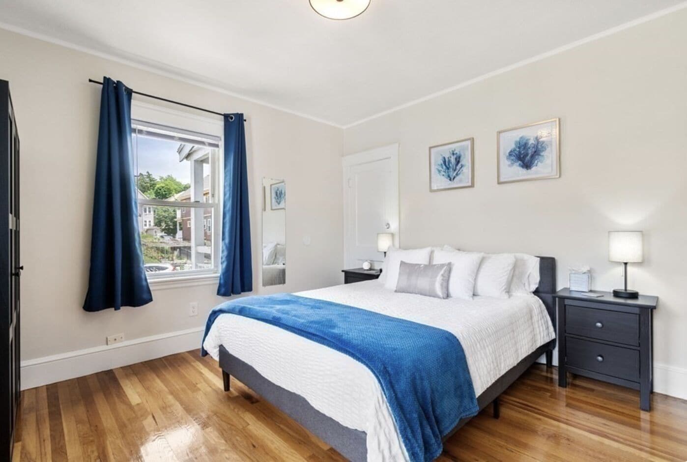 2 slaapkamers, een strijkplank/strijkijzer, reisbedje, wifi