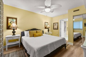 1 bedroom, iron/ironing board, WiFi, bed sheets - Emerald Beach Resort 1834 (Panama City Beach)