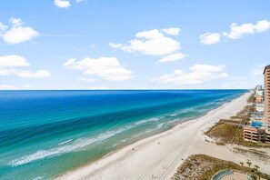 På stranden