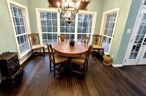 Dining - Serenity Retreat at Shenandoah (Dubach)