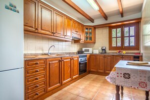 Frigorifero, microonde, forno, macchina per tè/caffè