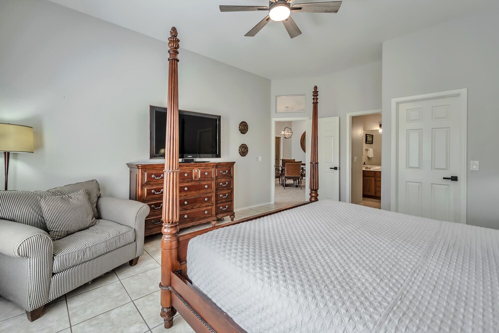 Newly renovated, clean and spacious townhome in GREAT location! HEATED