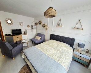 1 多间卧室、熨斗/熨衣板、免费 WiFi、床单