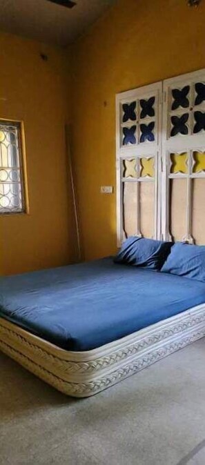 5 habitaciones, tabla de planchar con plancha y wifi 