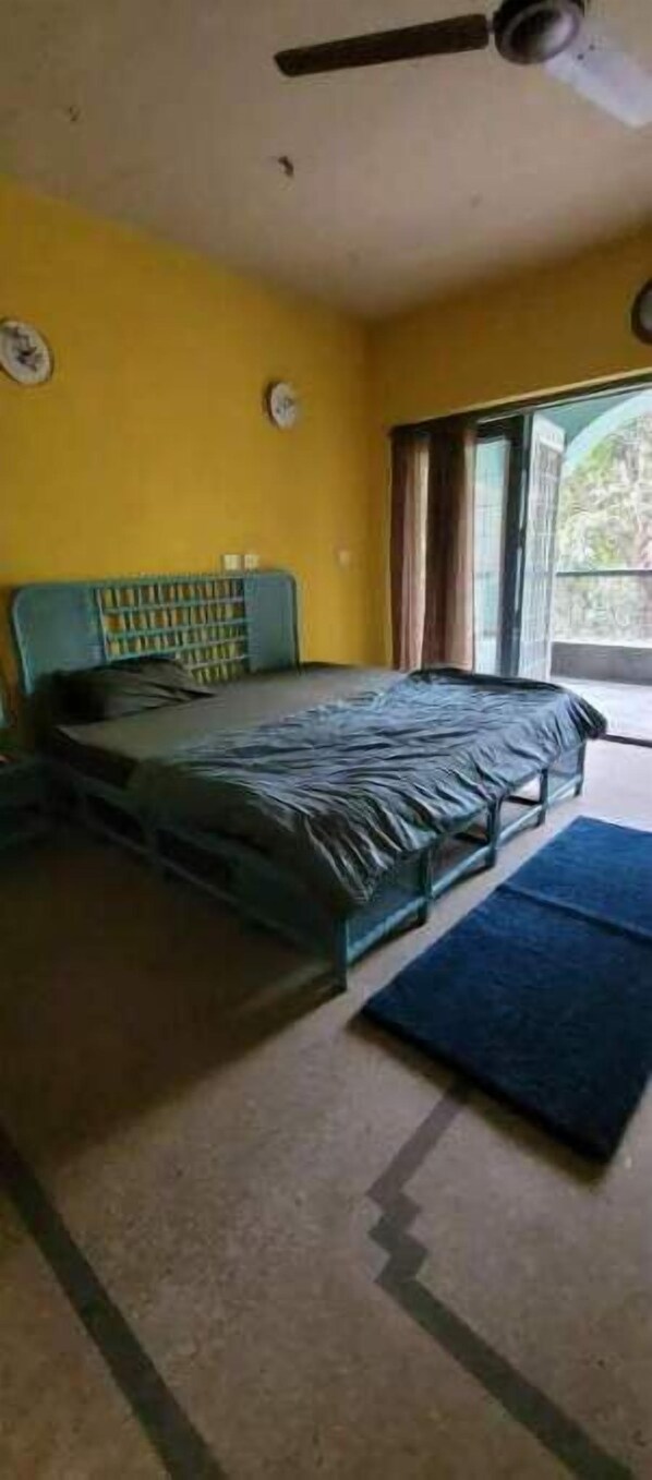 5 bedrooms, iron/ironing board, WiFi