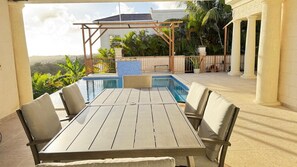 Outdoor dining - Feel like when you're at home.
12462311839 (All Regions)