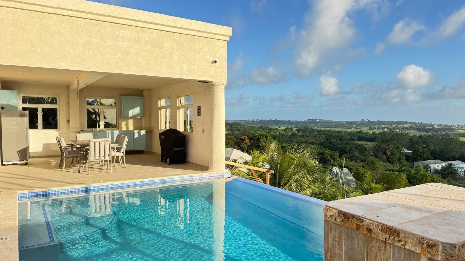 Piscine extérieure, piscine chauffée