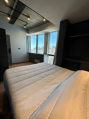 Habitación con 1 cama doble o 2 individuales, baño privado | Sábanas de algodón egipcio y ropa de cama de alta calidad