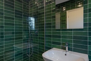 Bruser, hårtørrer, bidet