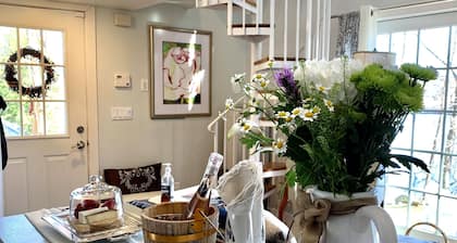 The Cottage by the Lake: Hudson Valley Indulgence/1 hr. from NYC/welcome pets!.