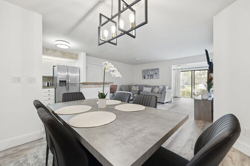Relaxing Three Bedroom in PGA National