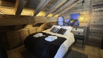 8 bedrooms, iron/ironing board, WiFi, bed sheets