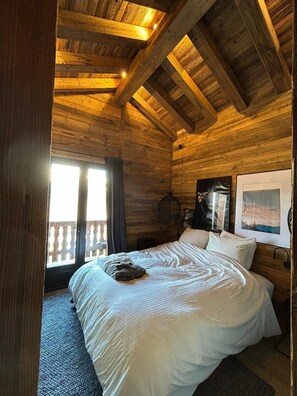 8 chambres, fer et planche à repasser, Wi-Fi, draps fournis