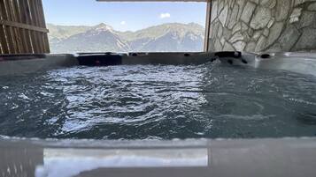 Bain à remous extérieur