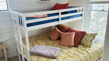 4 bedrooms, travel cot, free WiFi, bed sheets