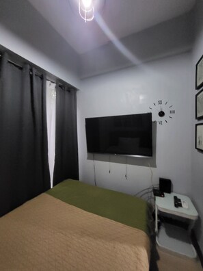 1 bedroom, WiFi - One Bedroom Suite near NAIA Airport cozy  Couple (Parañaque)