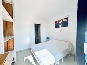 1 Schlafzimmer, Bügeleisen/Bügelbrett