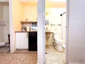 Shower, hair dryer - Boho Chic 2 bedroom - Miramar -1A (San Juan)