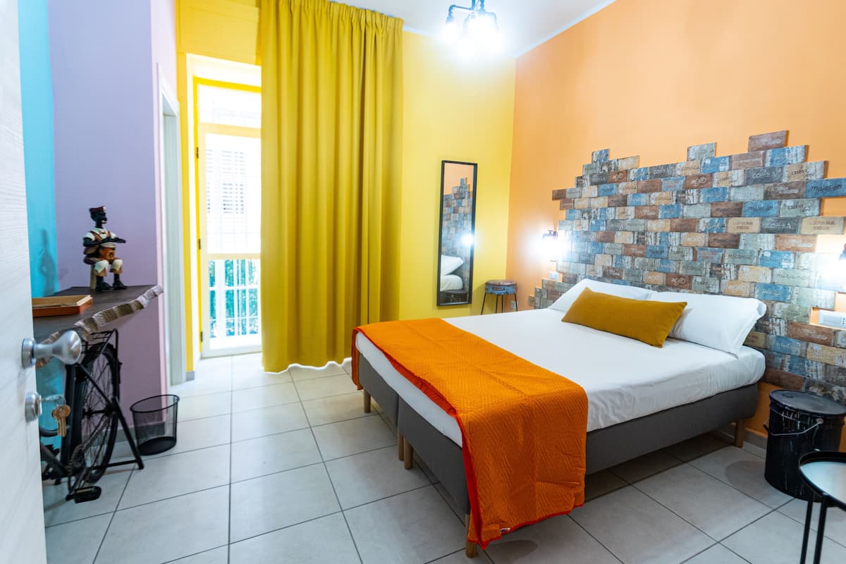 Kamar Desain | 1 kamar tidur, seprai premium, selimut bulu angsa, dan meja kerja