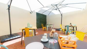 Free daily continental breakfast