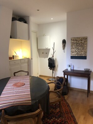 Interior - Charm'appart, 42 m2, Typique Immeuble 19eme ,1er Étage , Calme, Métro Plaisance (Paris)