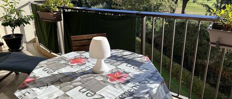 屋外ダイニングエリア