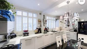 Apartment | Private kitchen | Fridge, microwave, oven, stovetop
