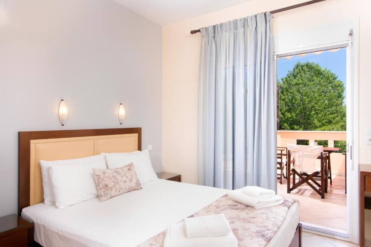 Standard Studio | 1 bedroom, in-room safe, soundproofing, iron/ironing board