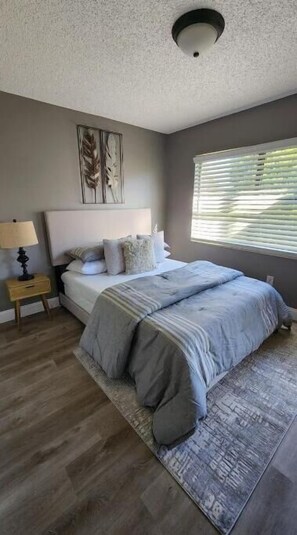 2 Schlafzimmer, Schreibtisch, Bügeleisen/Bügelbrett, WLAN