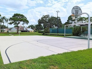 Sport court - Alluring 2bd/2ba in East Orlando. (Orlando)