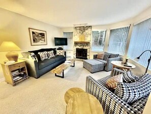 Smart TV, fireplace