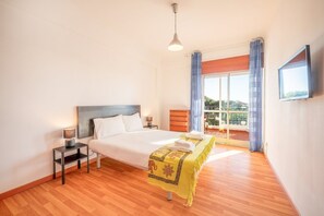 1 slaapkamer, een strijkplank/strijkijzer, internet, beddengoed