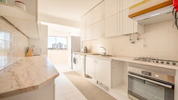 Frigorifero, microonde, forno, lavastoviglie