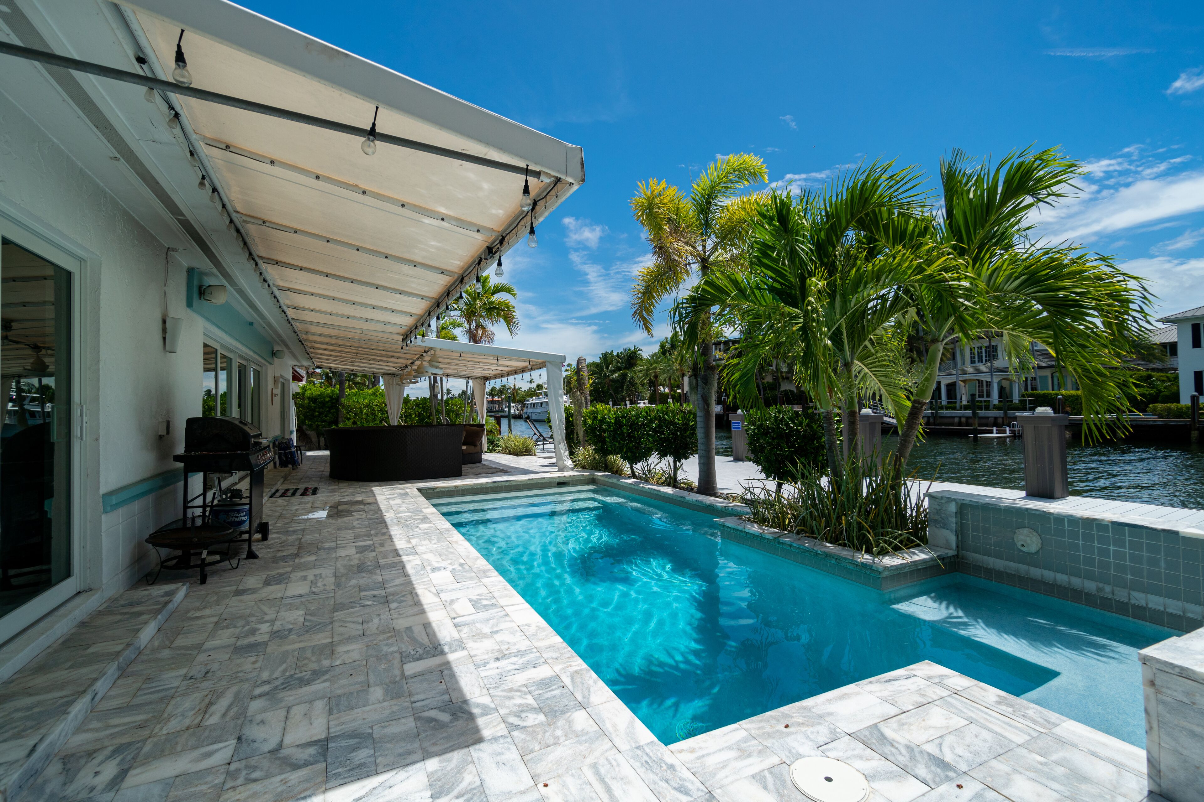 حمّام سباحة خارجي،  حمّام سباحة مُدفَّأ